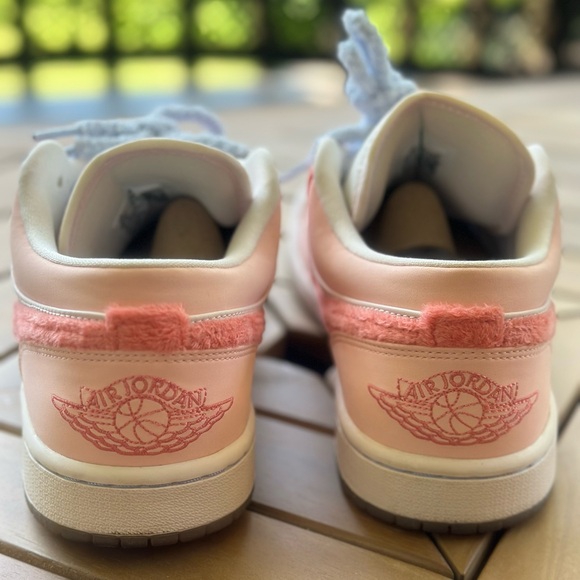 WMNS JORDAN 1 LOW SE “MIGHTY SWOOSHERS” - Picture 6 of 10